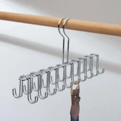 Cintre à ceintures et cravates