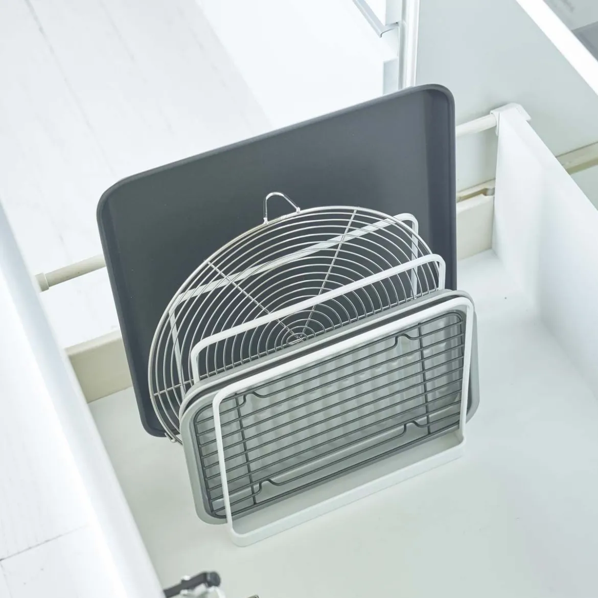 Rangement pour plateaux et planches de cuisine
